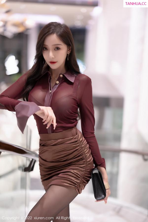 王馨瑶  [XiuRen]高清写真图 2022.10.13 No.5707 王馨瑶yanni 黑丝美腿第4张图片